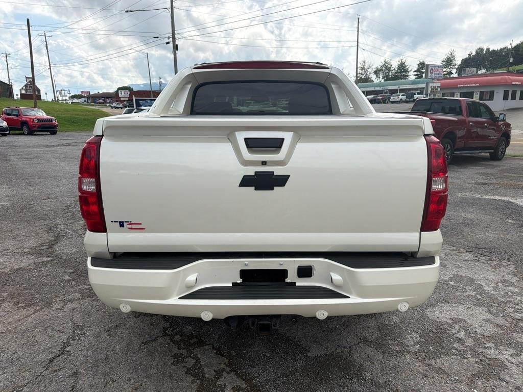 Chevrolet Avalanche LTZ 4WD 2013