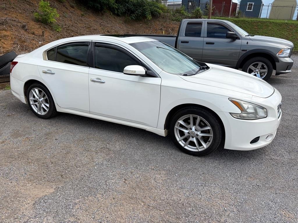 Nissan Maxima S 2009