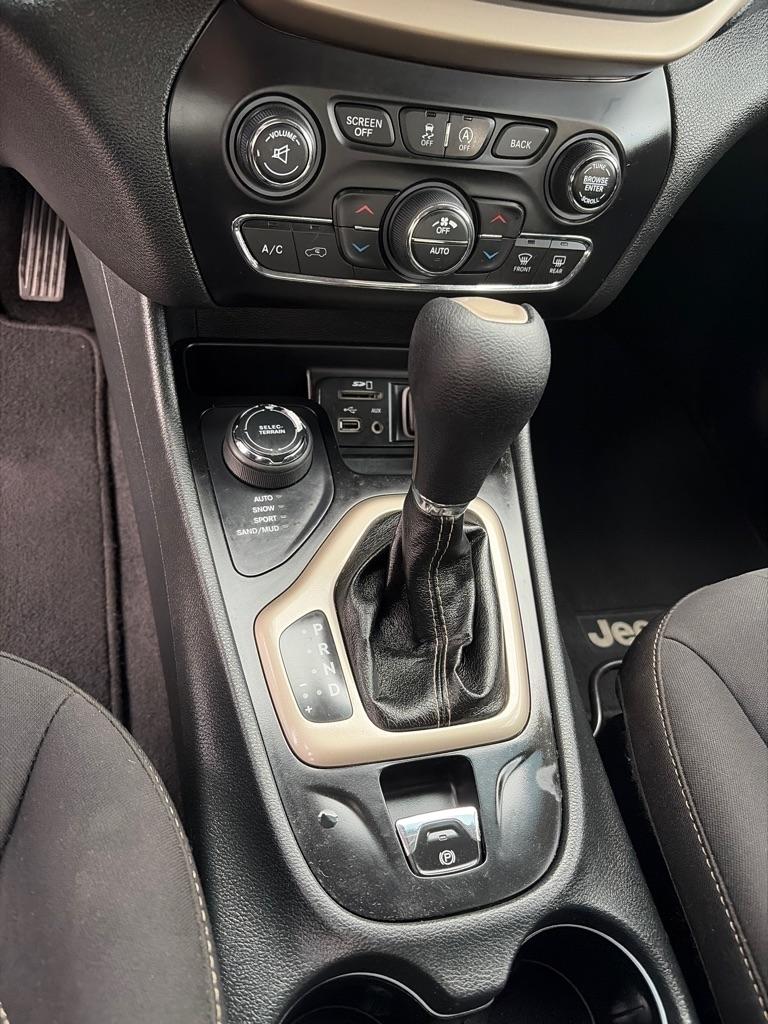 Jeep Cherokee Latitude 4WD 2015