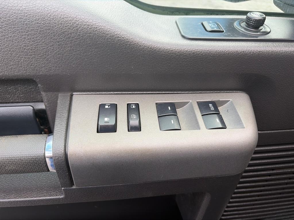 Ford F-250 SD XL Crew Cab 4WD 2012