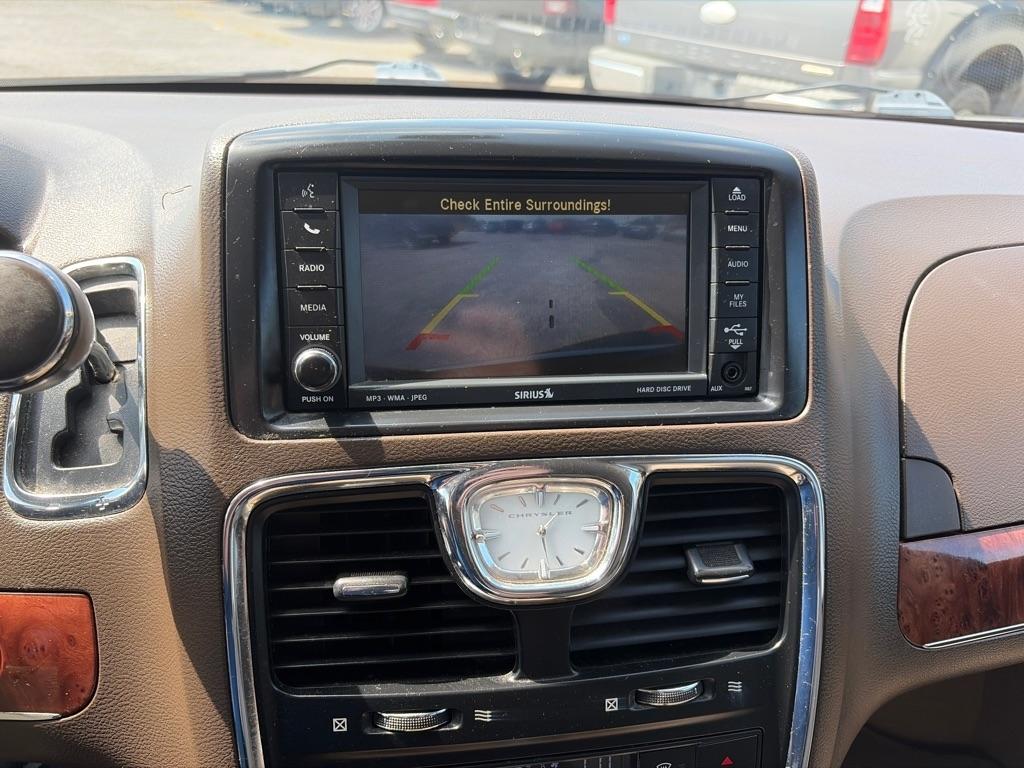 Chrysler Town & Country Touring-L 2011