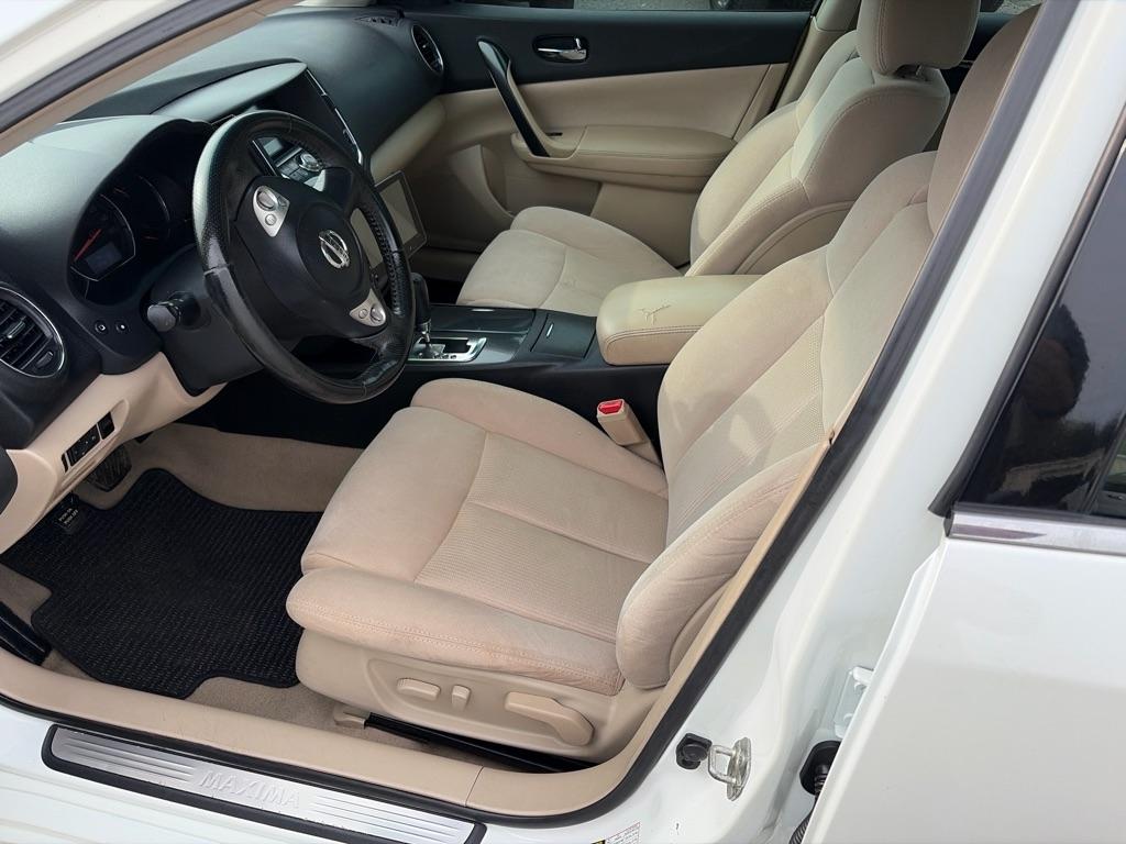 Nissan Maxima S 2013