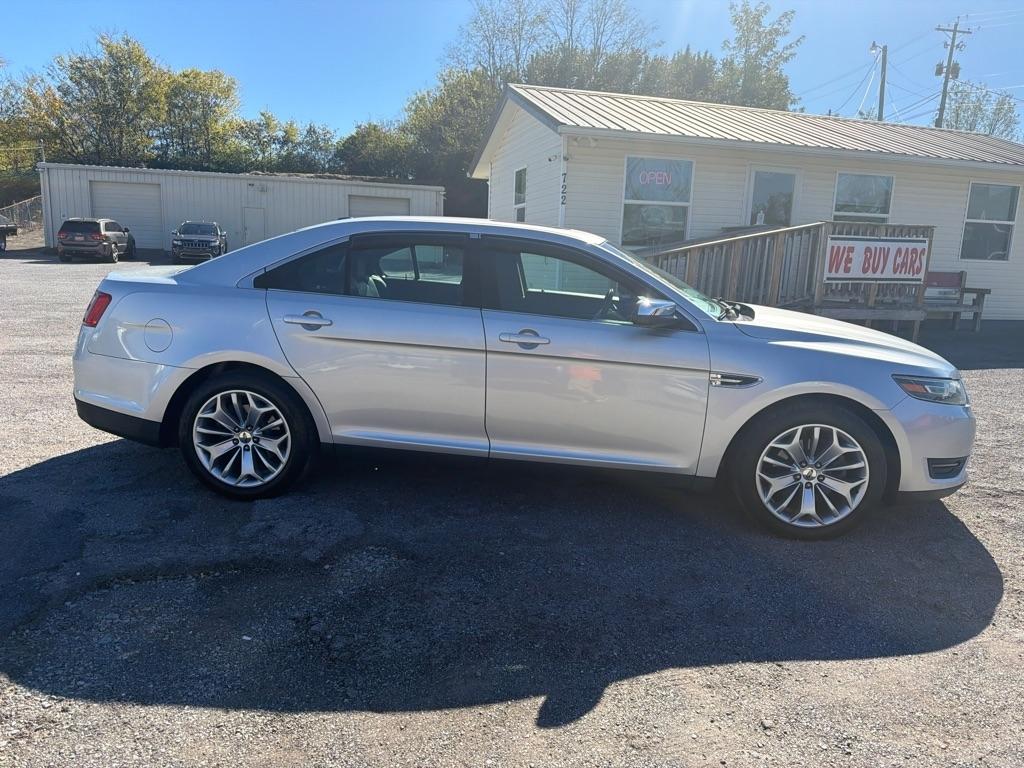 Ford Taurus Limited FWD 2016
