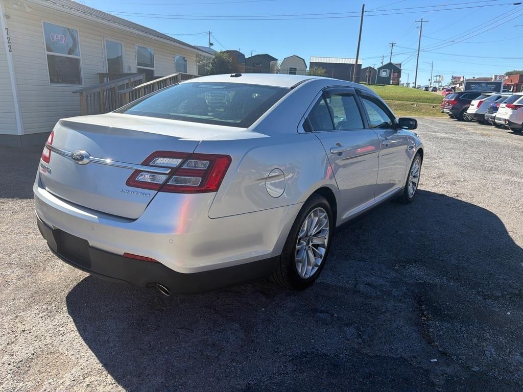 Ford Taurus Limited FWD 2016