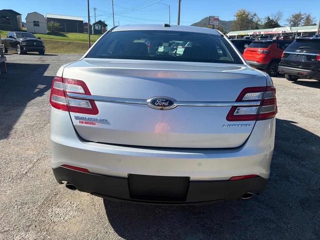 Ford Taurus Limited FWD 2016