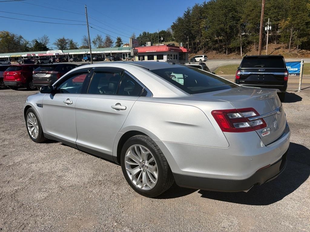 Ford Taurus Limited FWD 2016