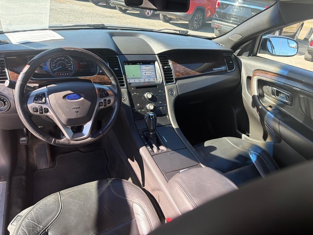 Ford Taurus Limited FWD 2016