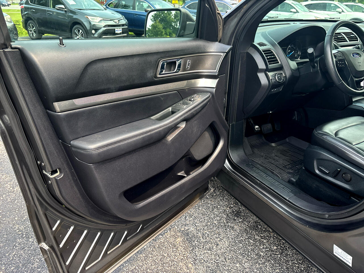 Ford Explorer XLT 4-Door AWD 2019 Ford Explorer XLT 4-Door AWD 2019