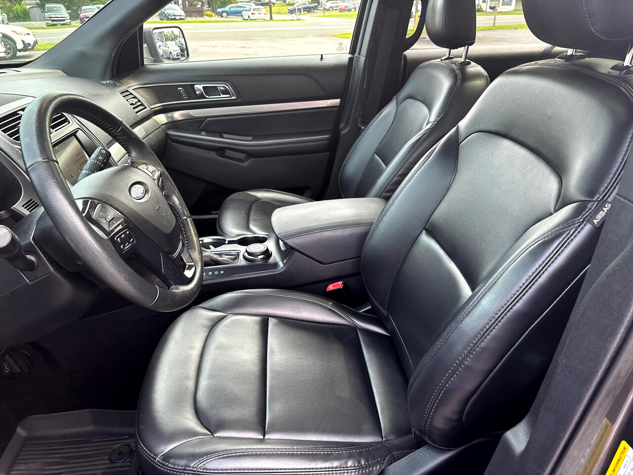 Ford Explorer XLT 4-Door AWD 2019 Ford Explorer XLT 4-Door AWD 2019