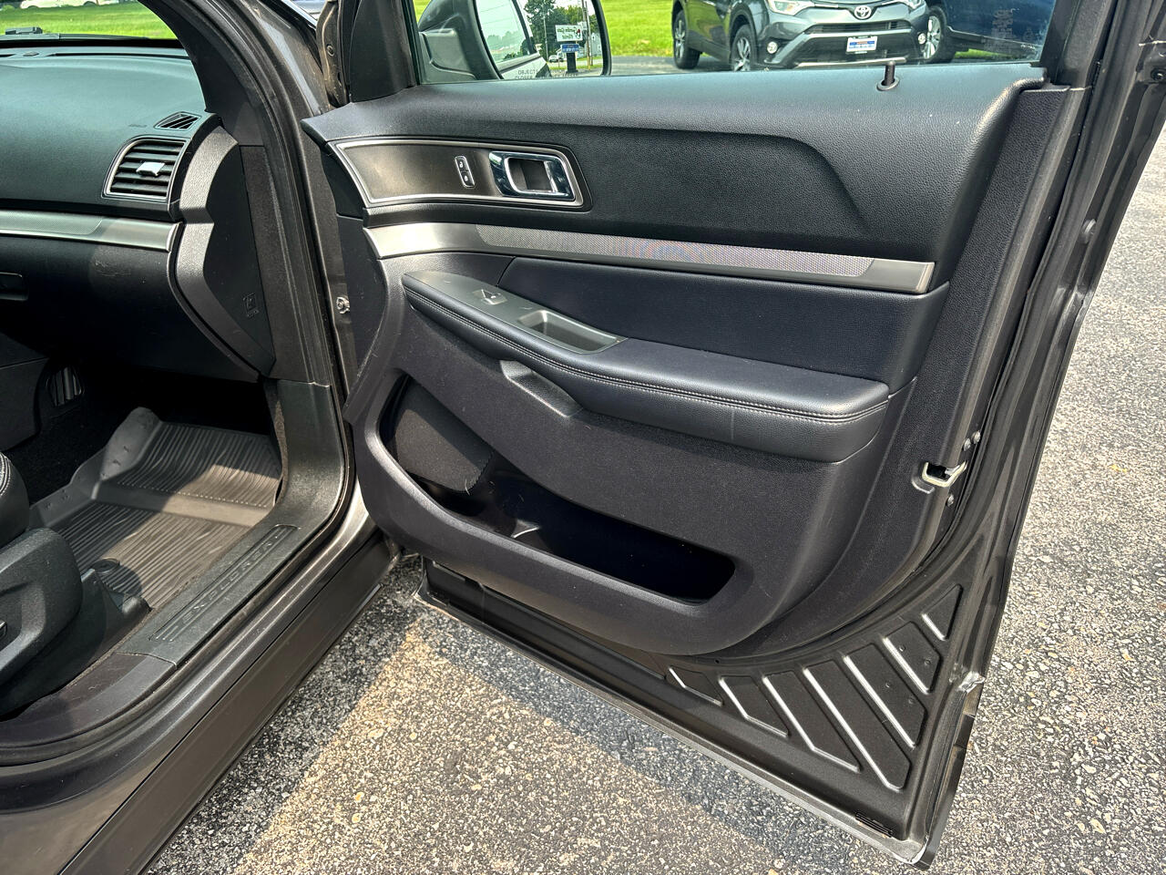 Ford Explorer XLT 4-Door AWD 2019 Ford Explorer XLT 4-Door AWD 2019