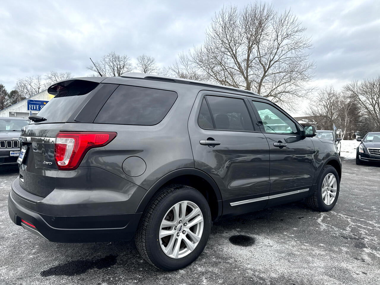 Ford Explorer XLT 4-Door AWD 2019