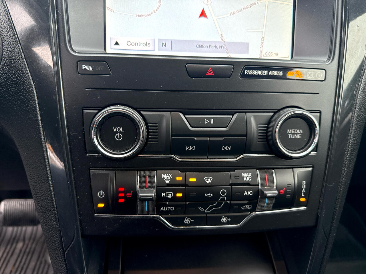 Ford Explorer XLT 4-Door AWD 2019