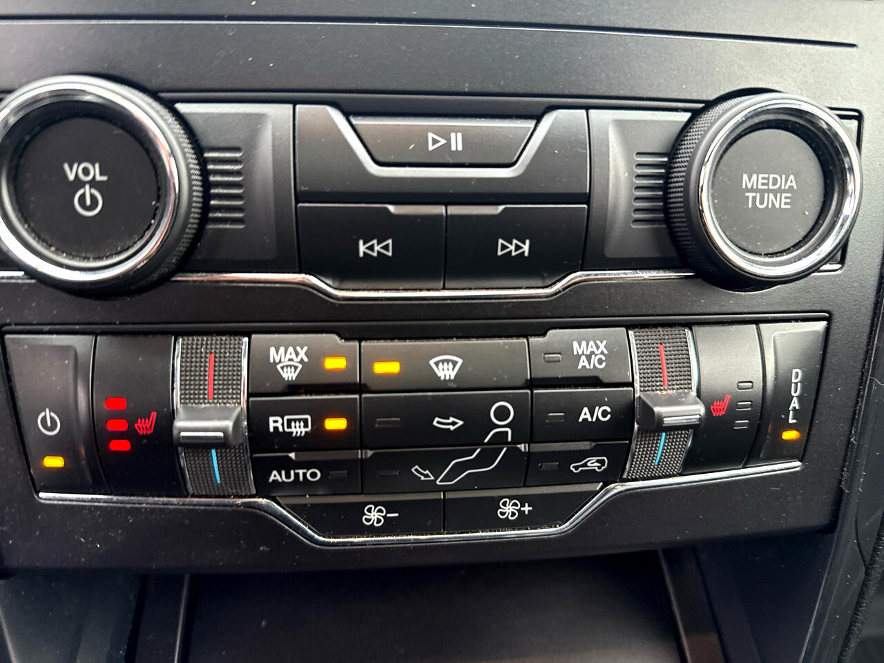 Ford Explorer XLT 4-Door AWD 2019