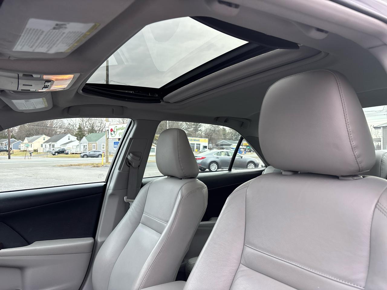 Toyota Camry XLE 4D Sedan 2014