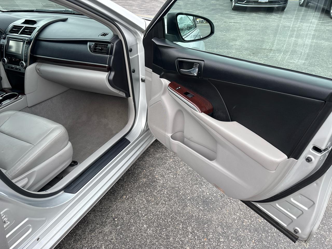 Toyota Camry XLE 4D Sedan 2014