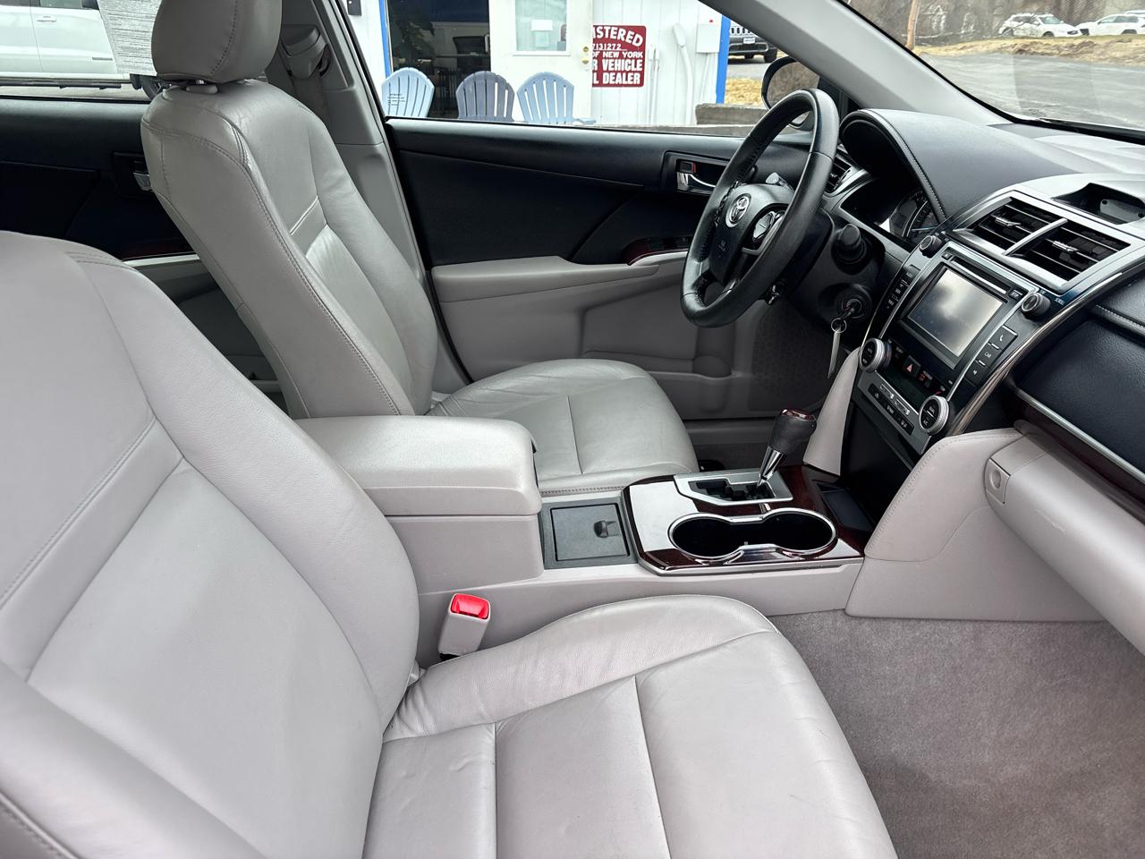 Toyota Camry XLE 4D Sedan 2014