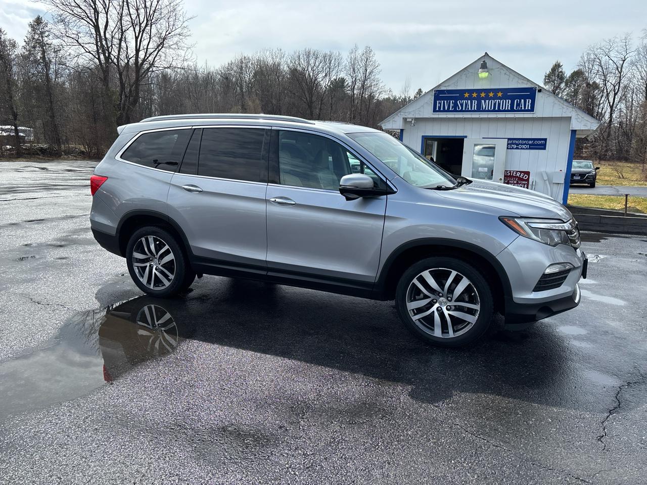 Honda Pilot Touring 4WD with DVD 2016
