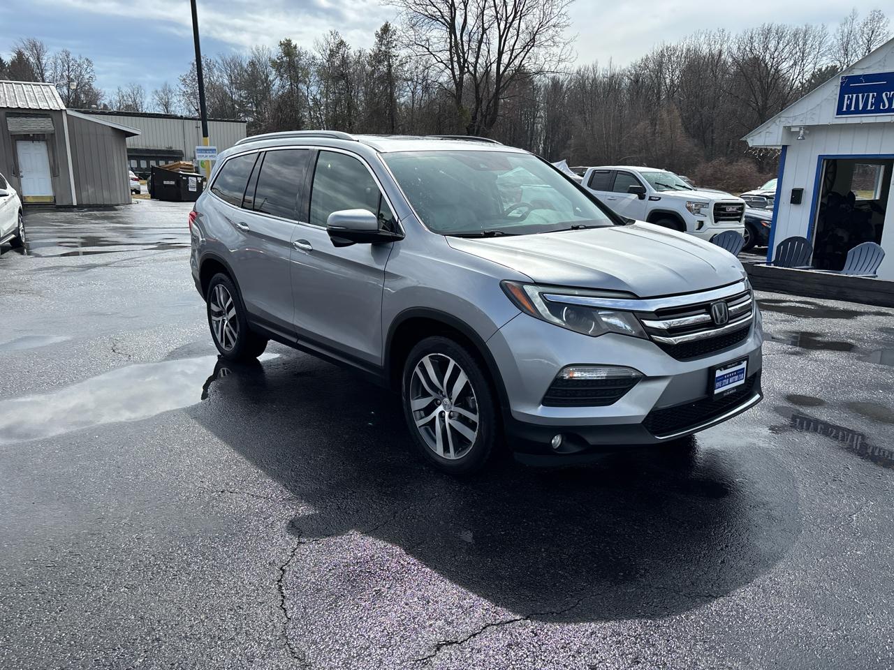 Honda Pilot Touring 4WD with DVD 2016