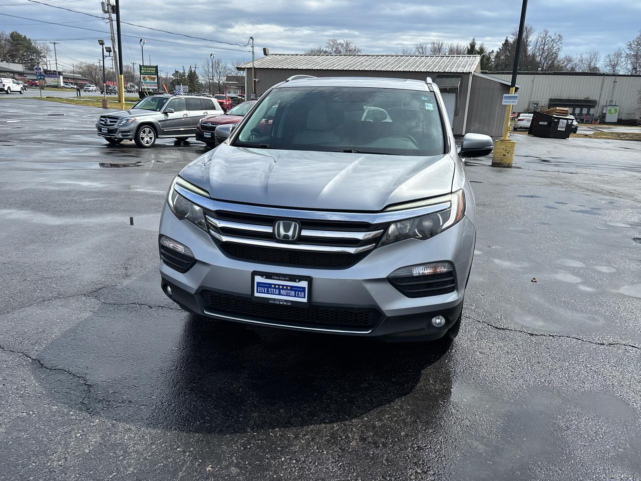 Honda Pilot Touring 4WD with DVD 2016
