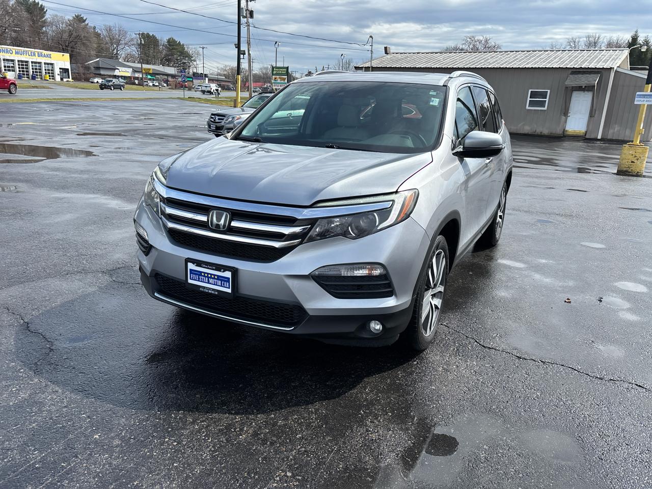 Honda Pilot Touring 4WD with DVD 2016