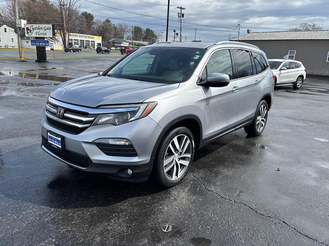 Honda Pilot Touring 4WD with DVD 2016