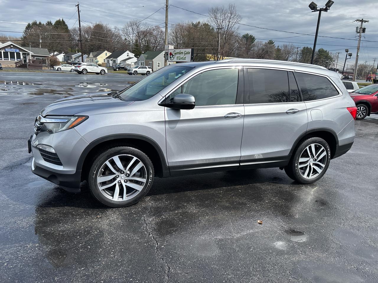 Honda Pilot Touring 4WD with DVD 2016