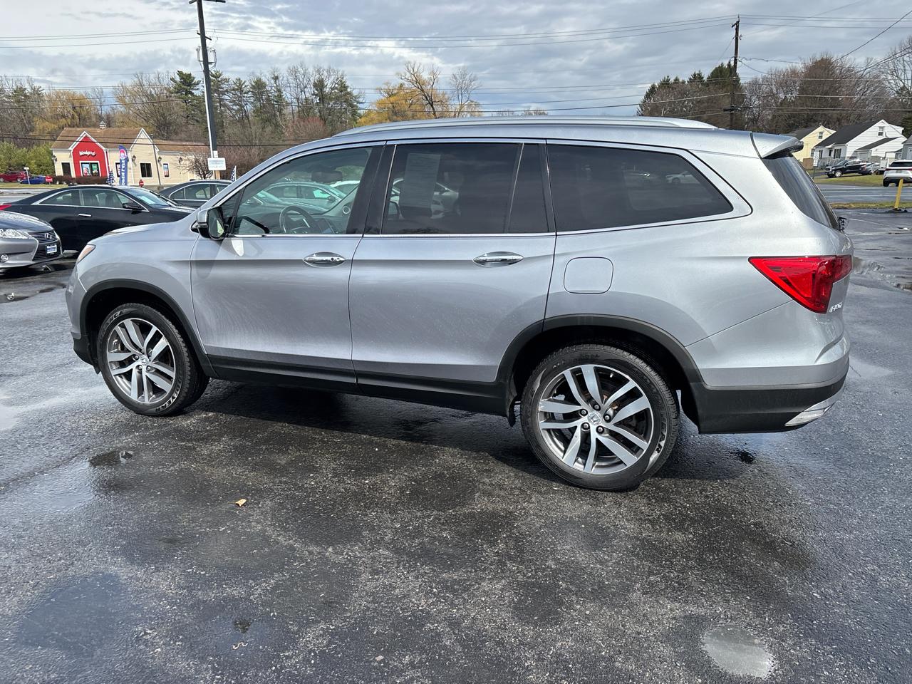 Honda Pilot Touring 4WD with DVD 2016