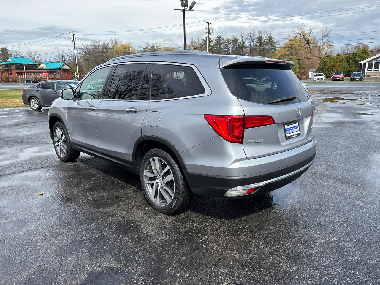 Honda Pilot Touring 4WD with DVD 2016