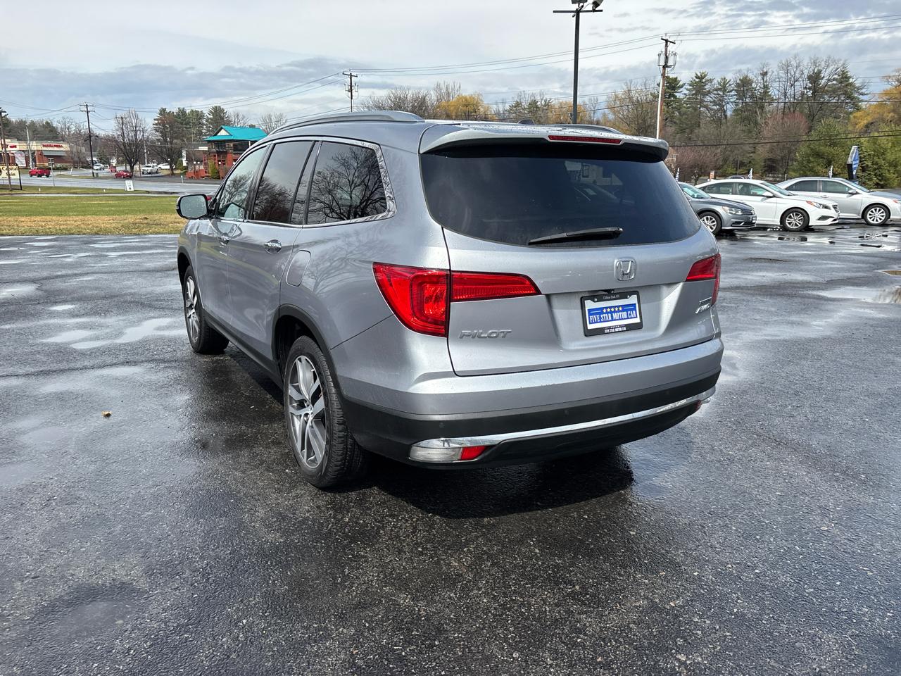 Honda Pilot Touring 4WD with DVD 2016
