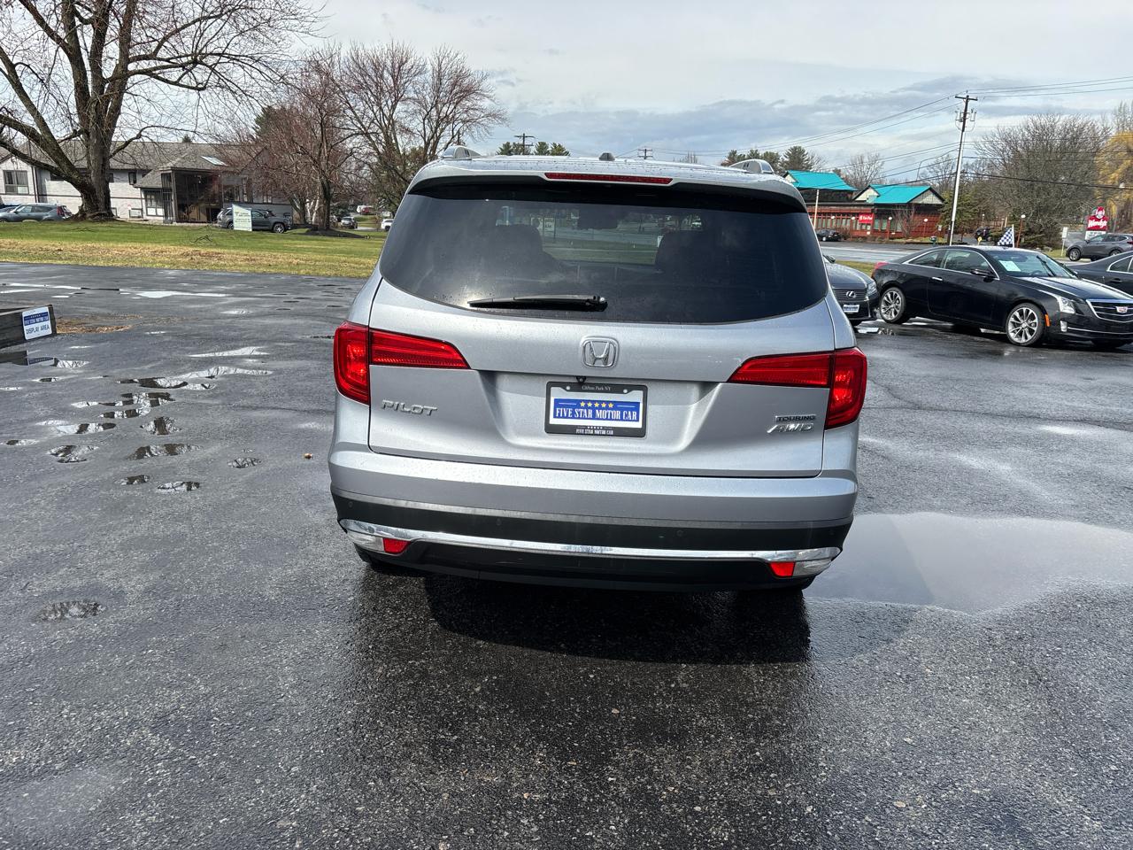 Honda Pilot Touring 4WD with DVD 2016