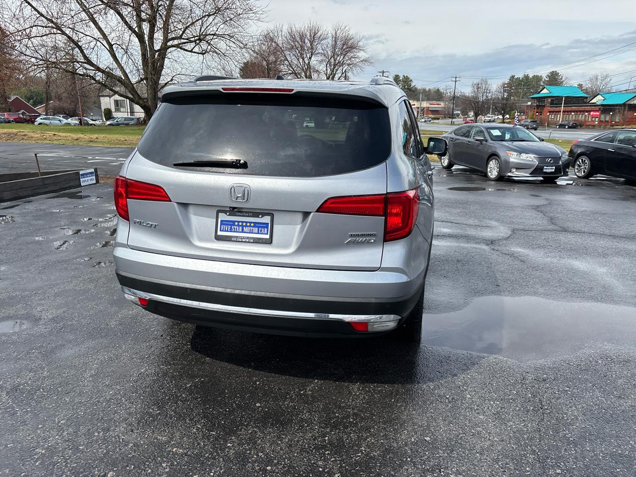 Honda Pilot Touring 4WD with DVD 2016