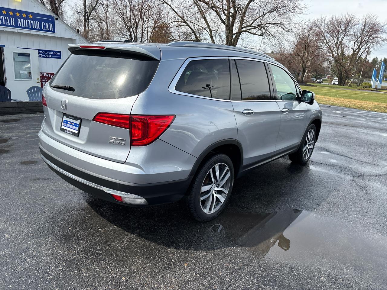 Honda Pilot Touring 4WD with DVD 2016