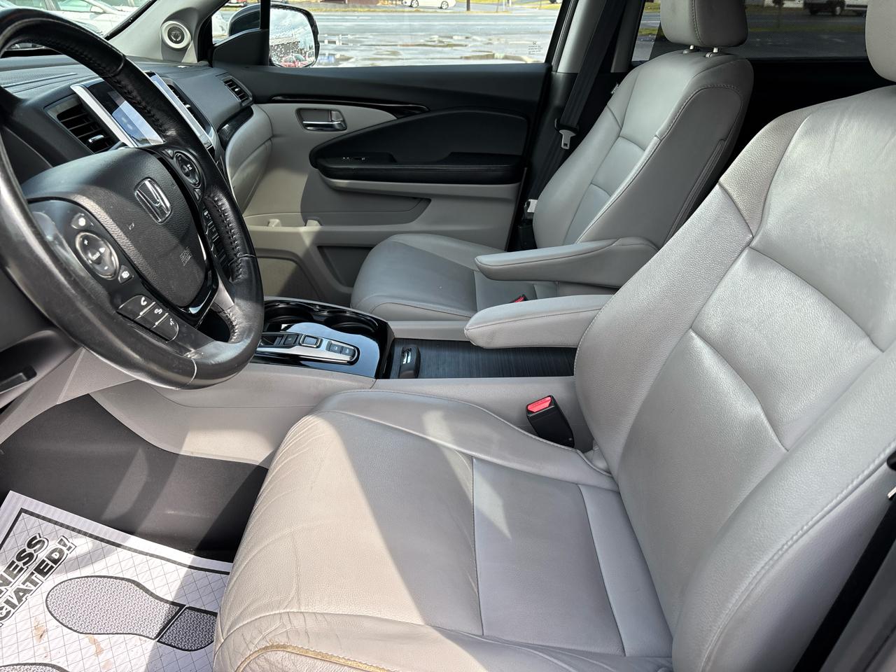 Honda Pilot Touring 4WD with DVD 2016