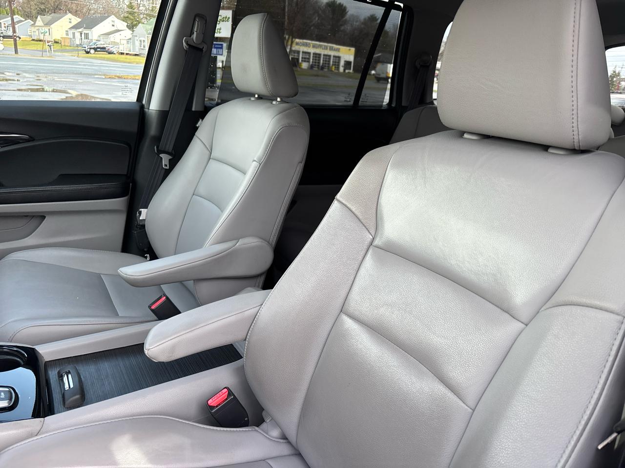 Honda Pilot Touring 4WD with DVD 2016