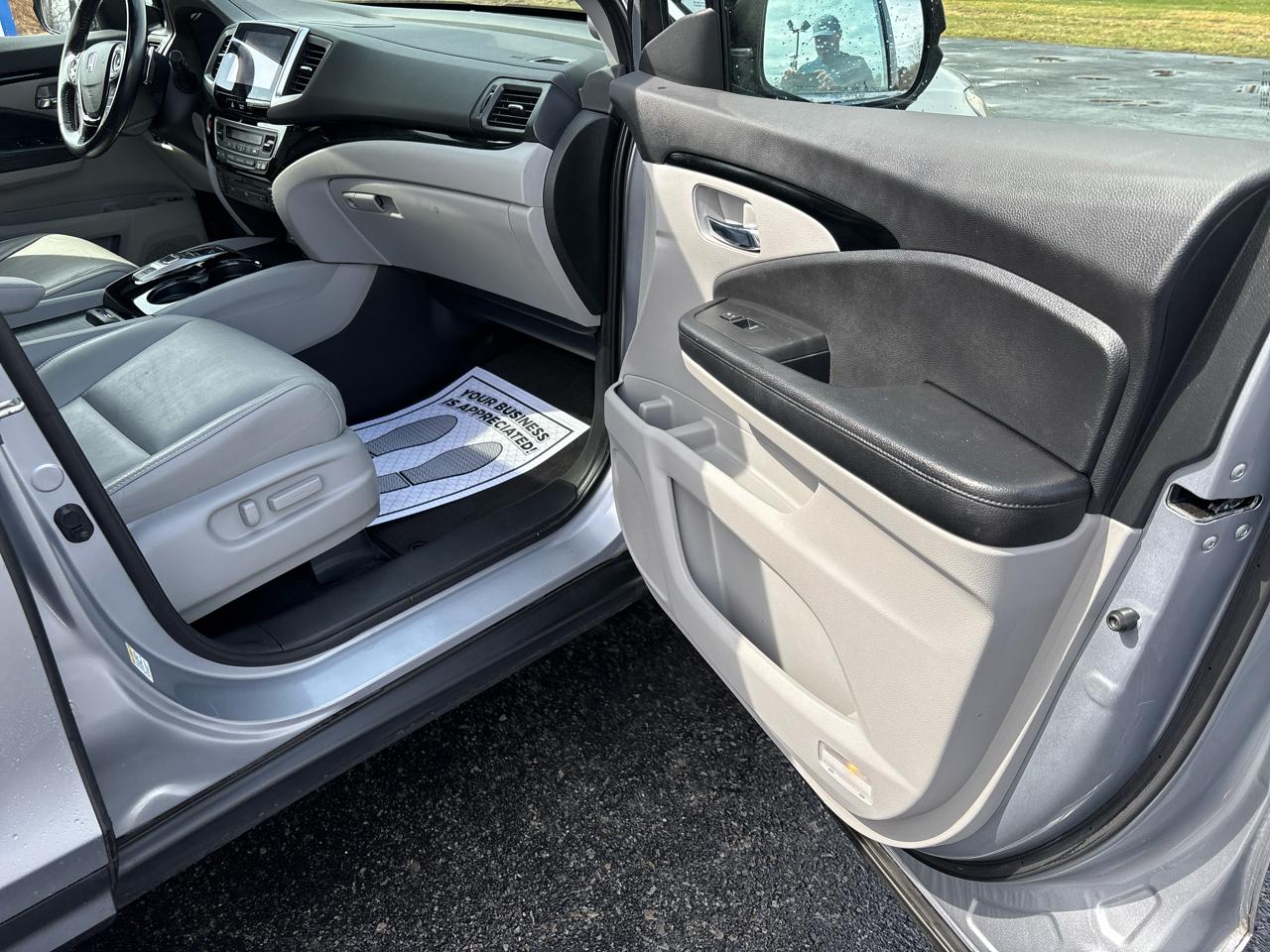 Honda Pilot Touring 4WD with DVD 2016