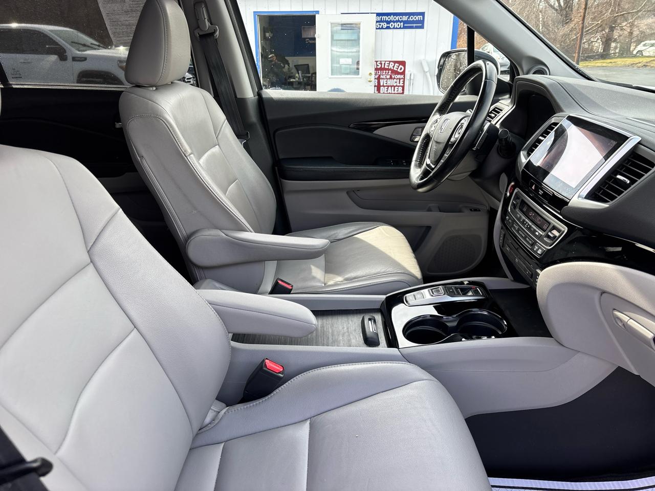 Honda Pilot Touring 4WD with DVD 2016