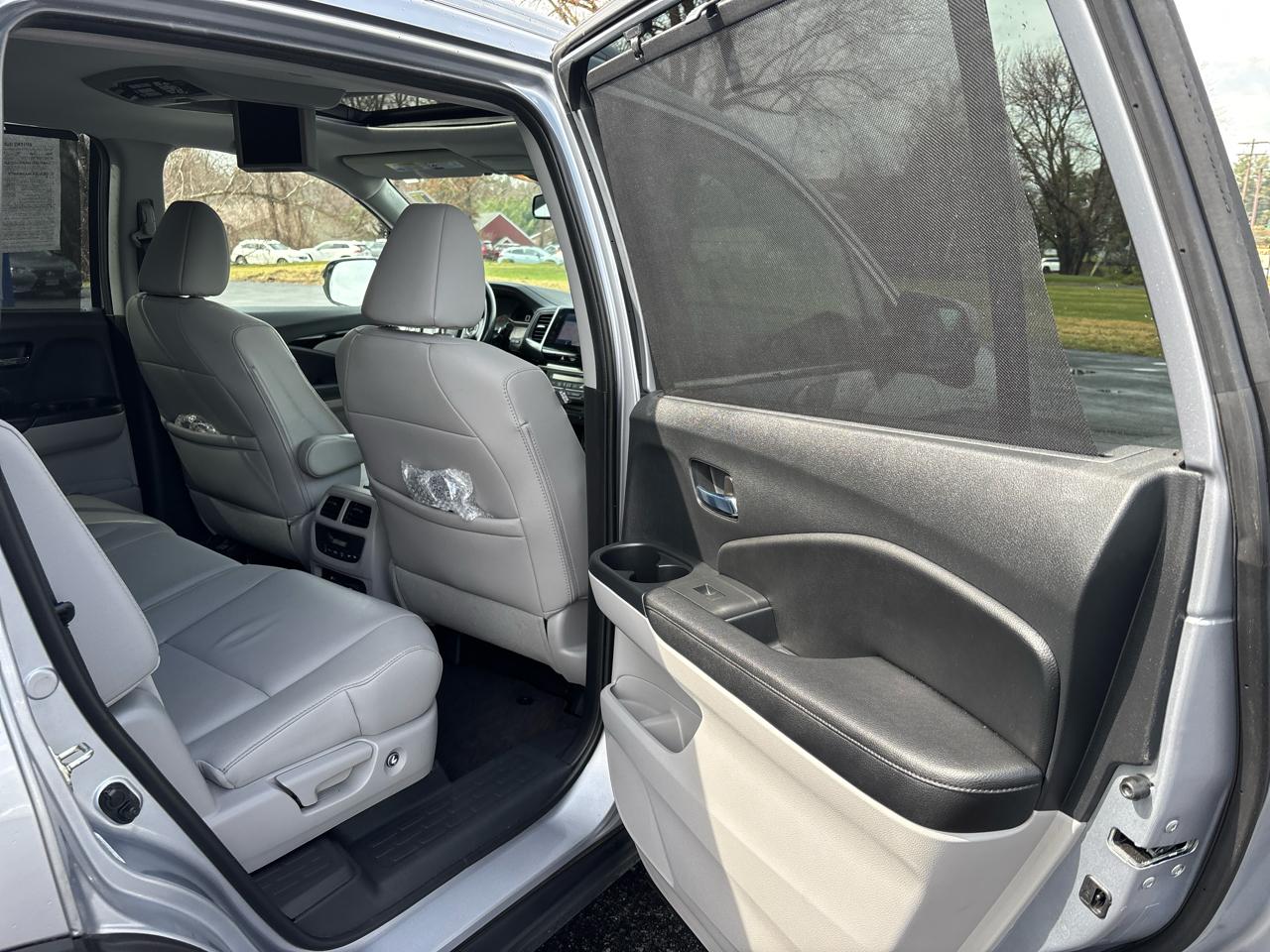 Honda Pilot Touring 4WD with DVD 2016