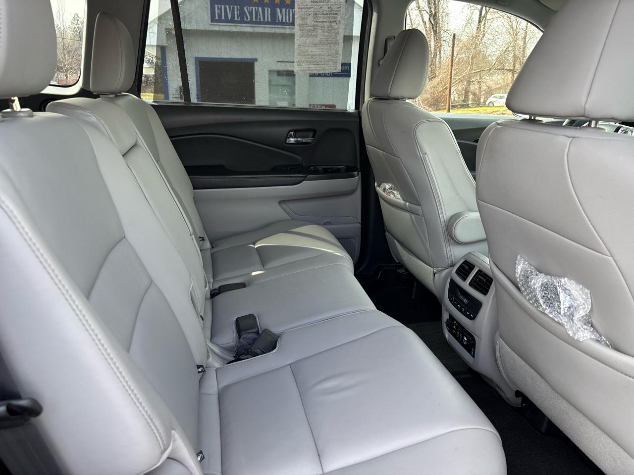 Honda Pilot Touring 4WD with DVD 2016