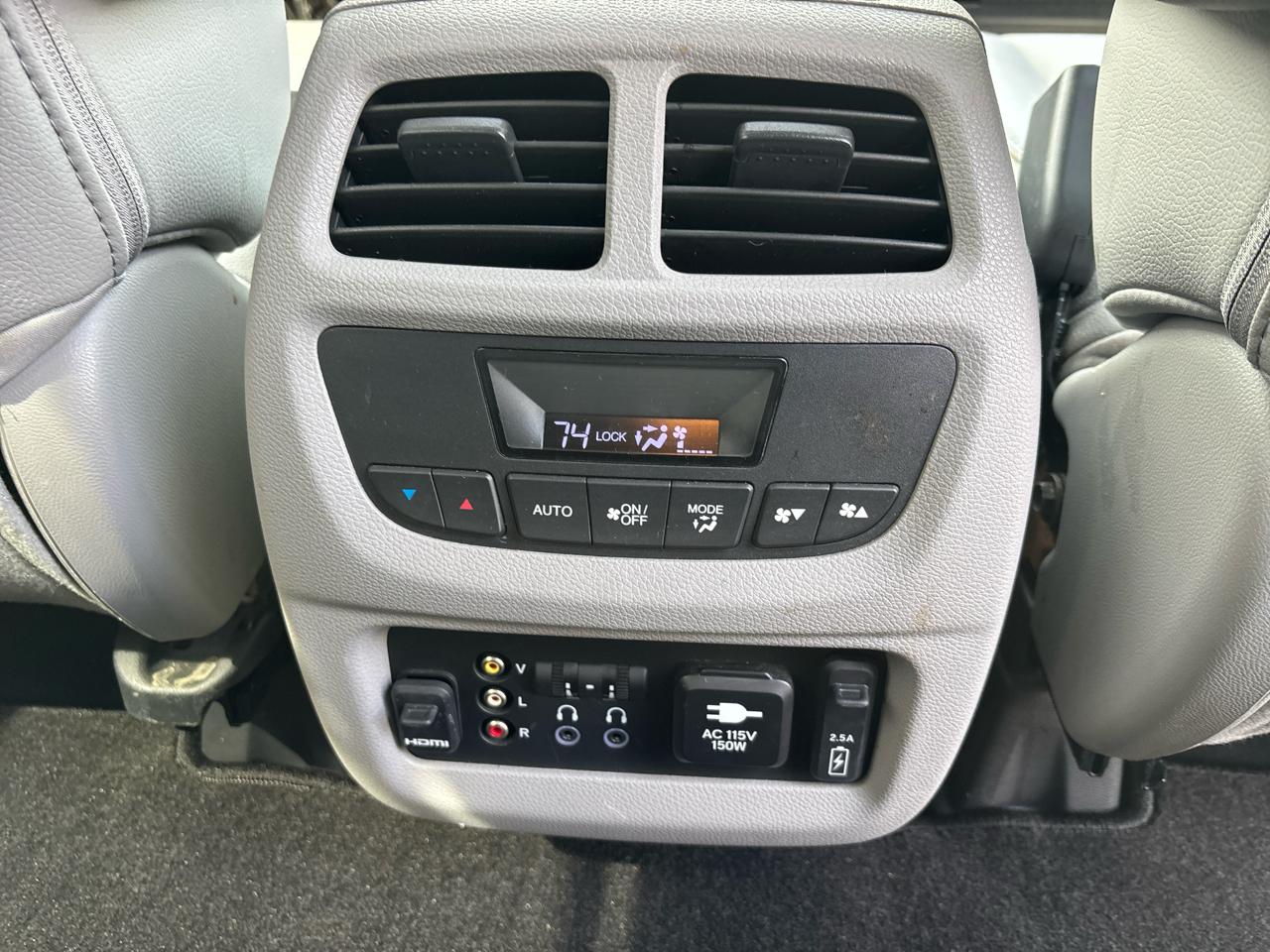 Honda Pilot Touring 4WD with DVD 2016