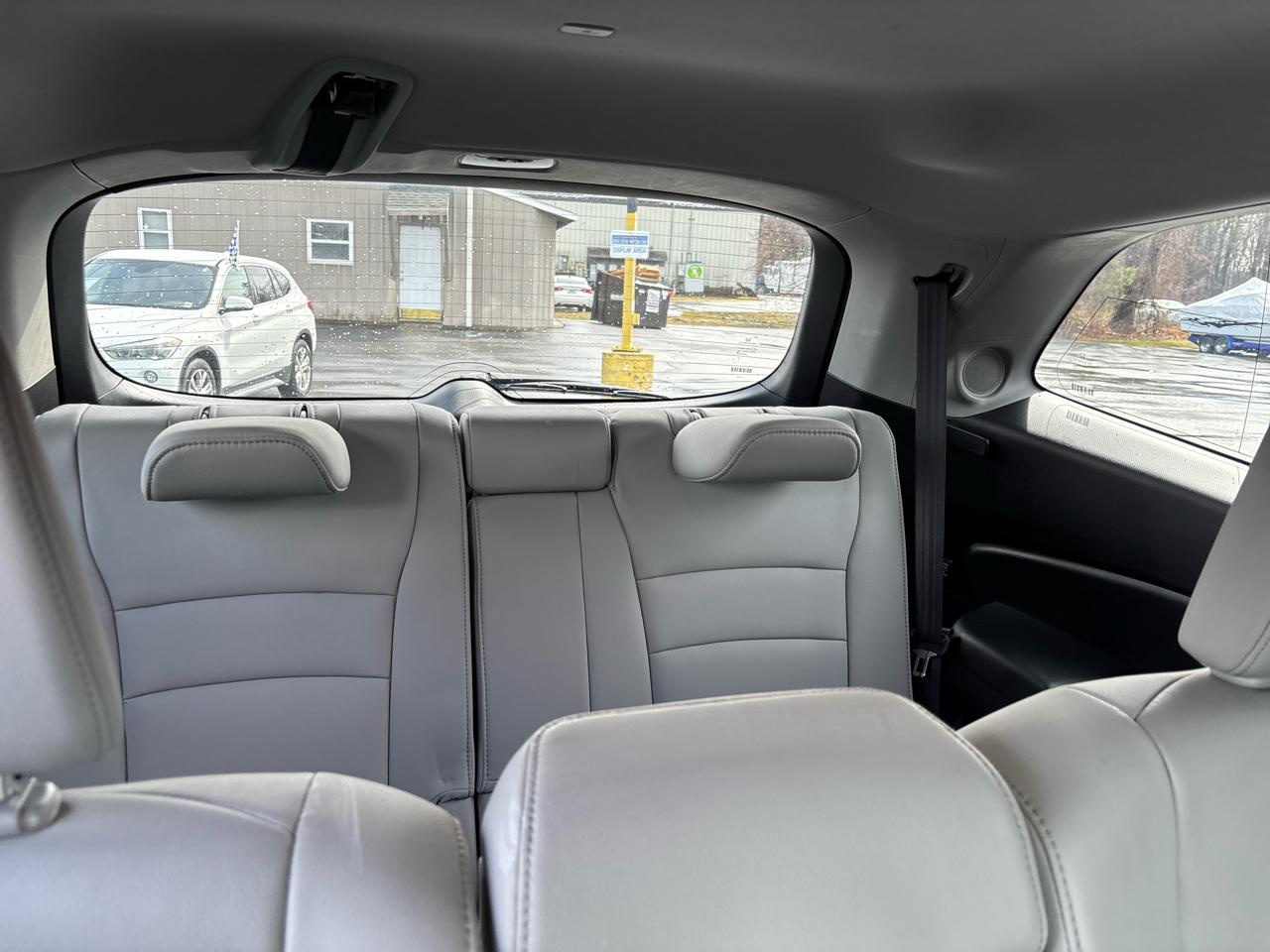 Honda Pilot Touring 4WD with DVD 2016