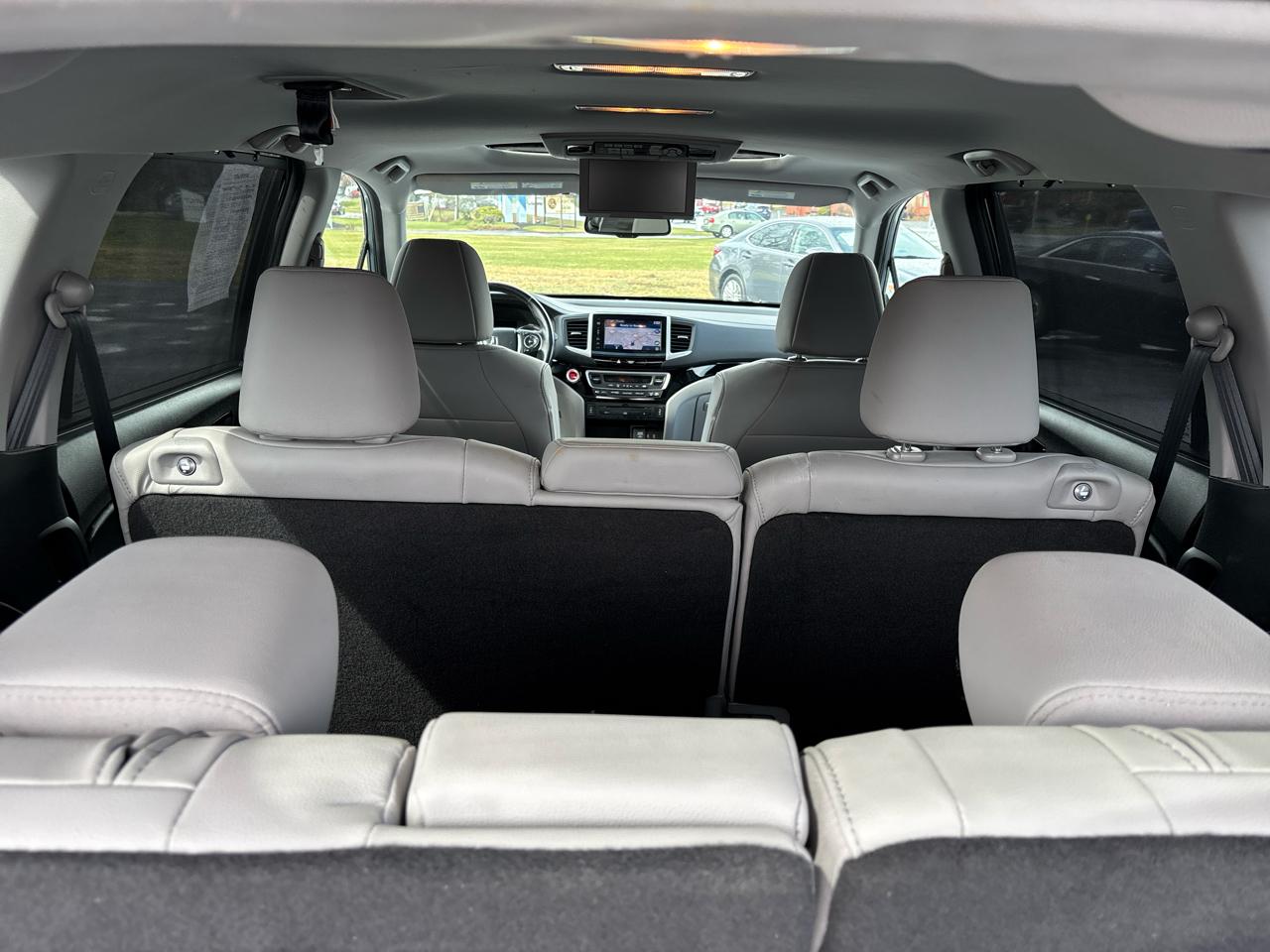 Honda Pilot Touring 4WD with DVD 2016