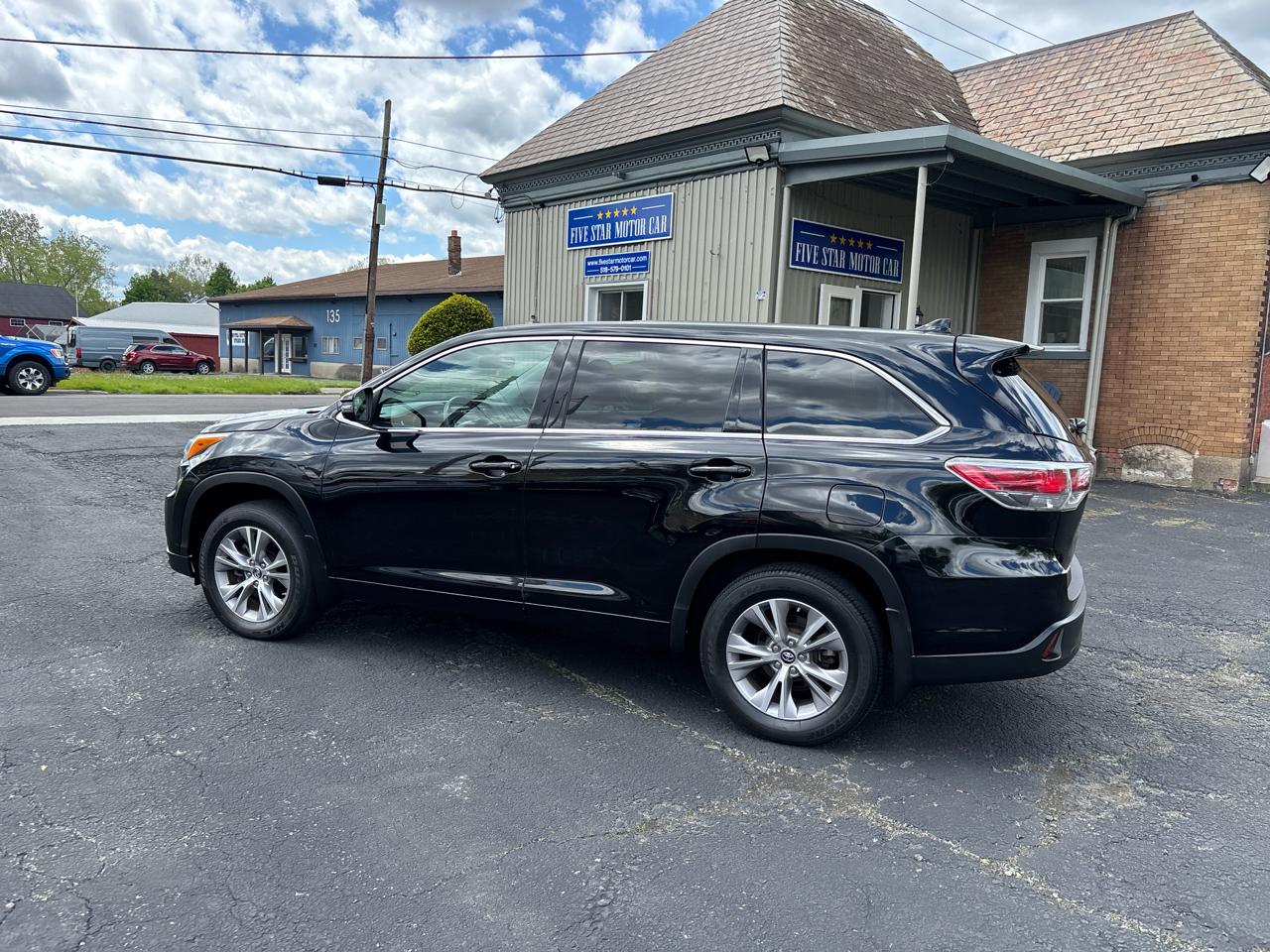 Toyota Highlander LE AWD V6 2016