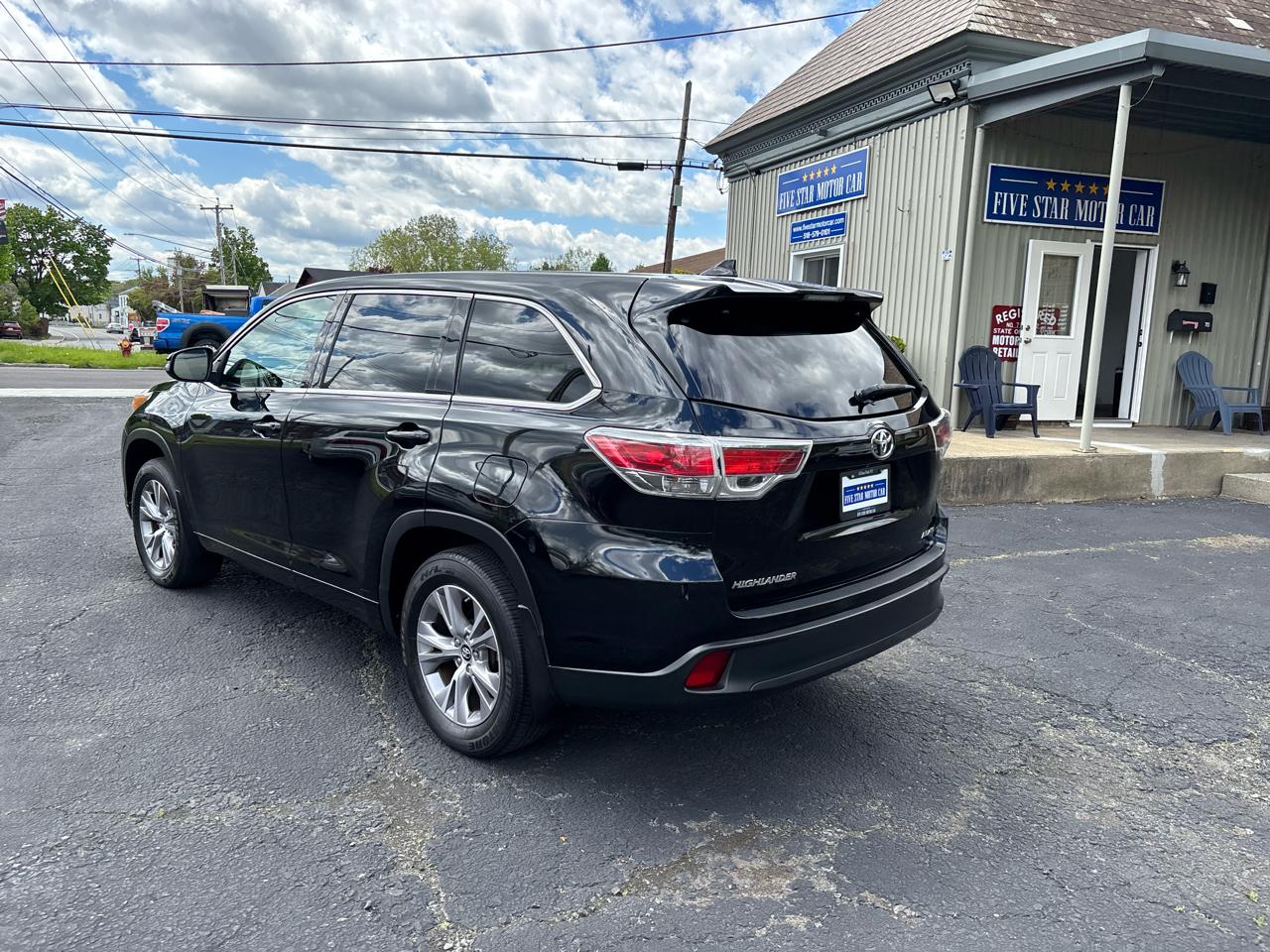 Toyota Highlander LE AWD V6 2016