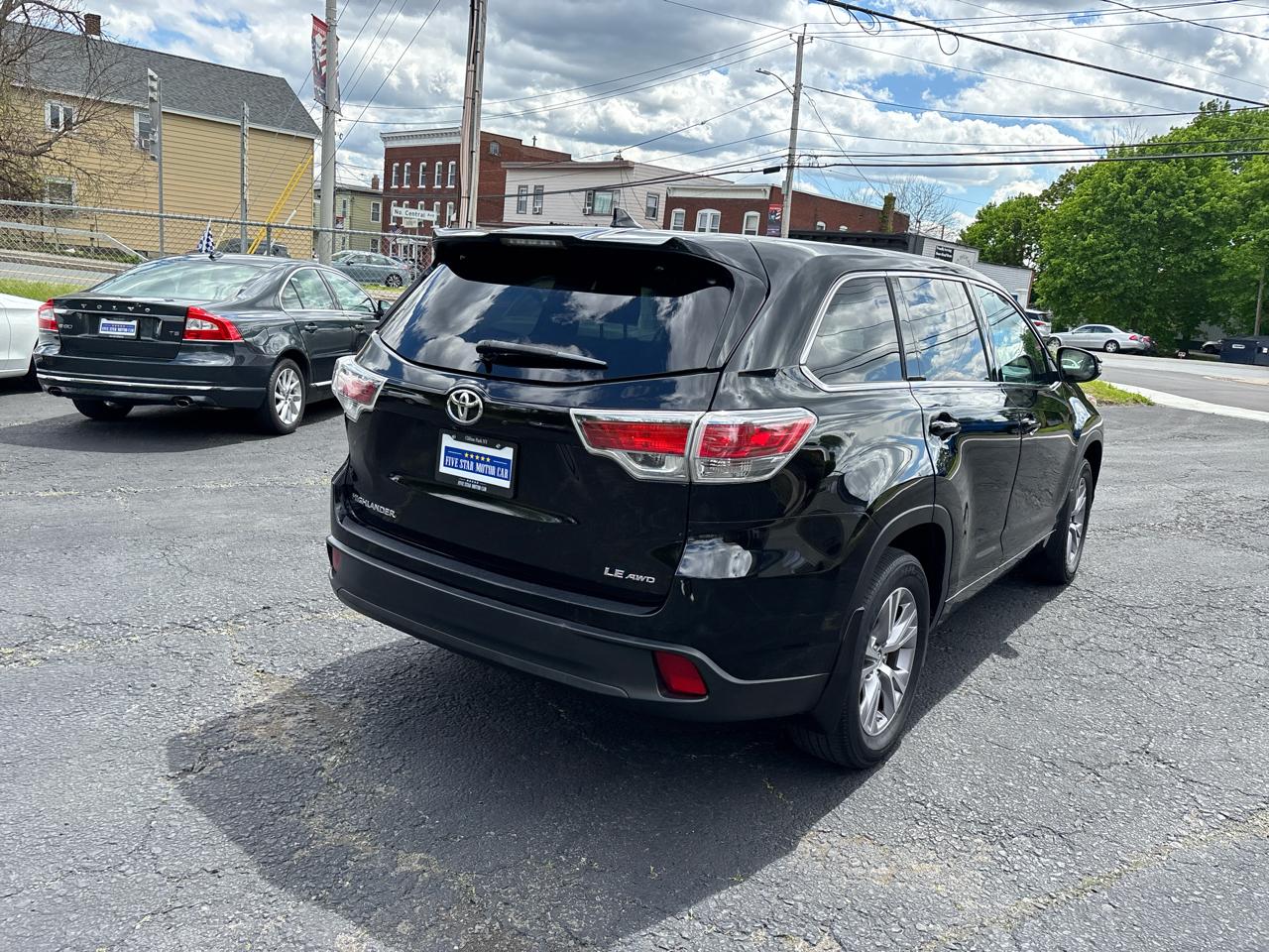 Toyota Highlander LE AWD V6 2016