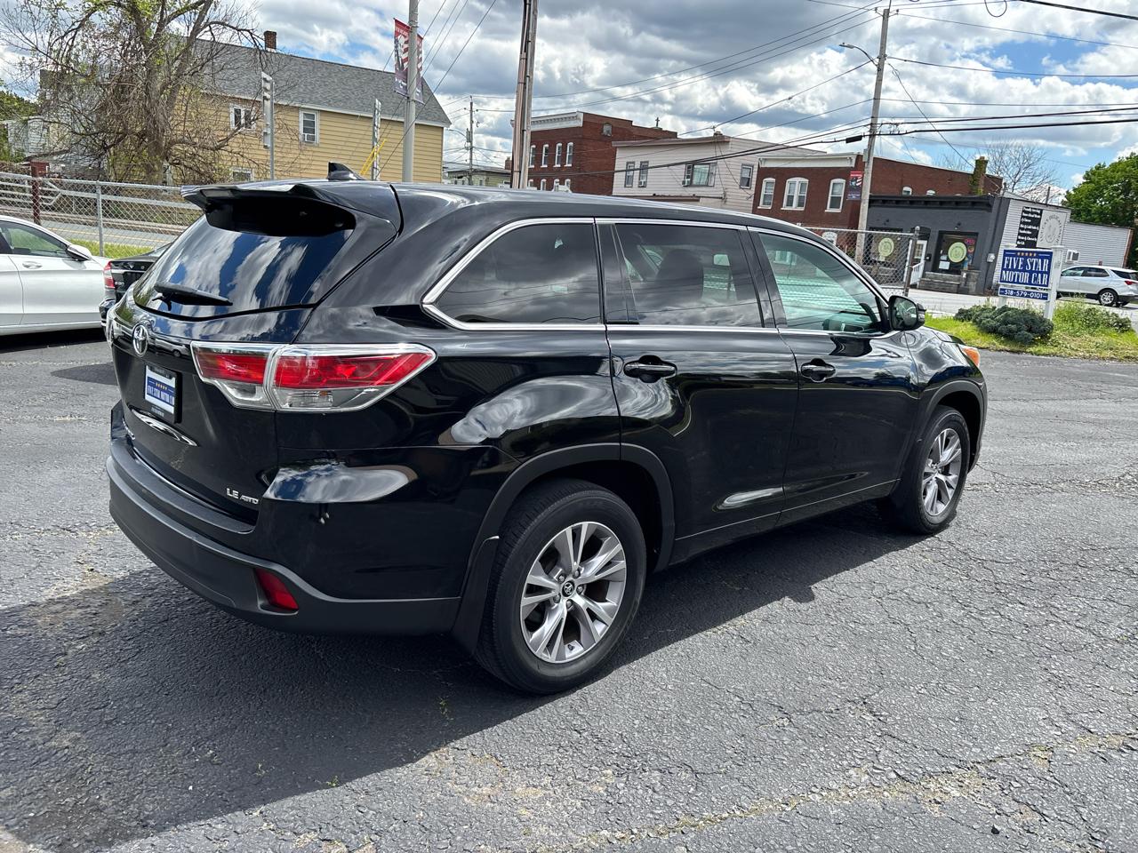 Toyota Highlander LE AWD V6 2016