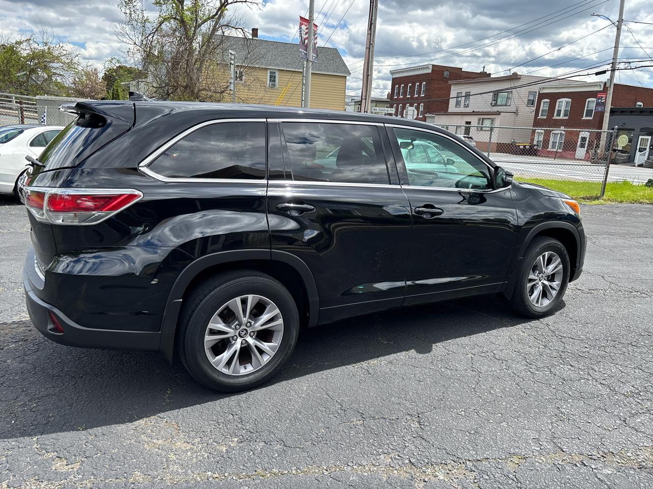 Toyota Highlander LE AWD V6 2016