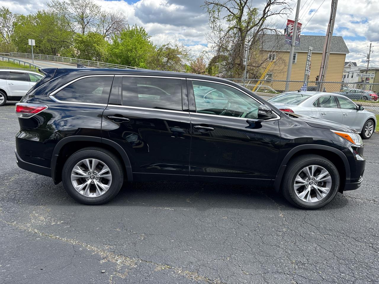 Toyota Highlander LE AWD V6 2016