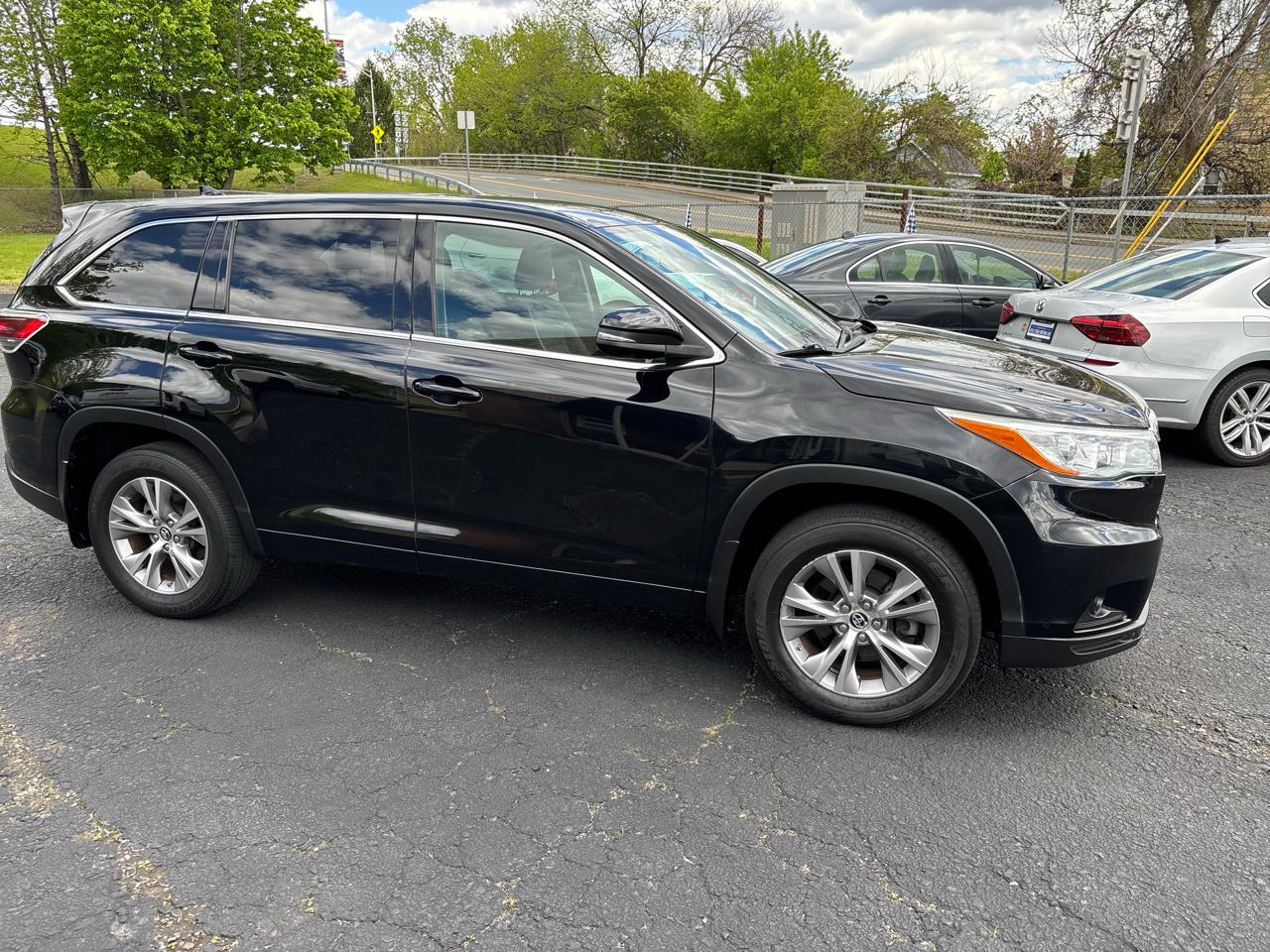 Toyota Highlander LE AWD V6 2016