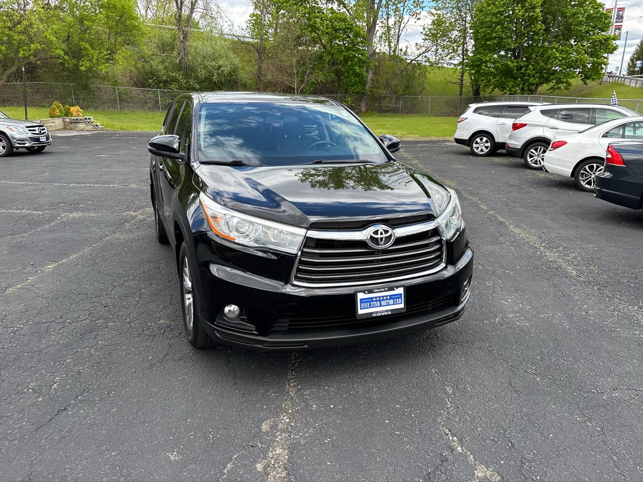 Toyota Highlander LE AWD V6 2016