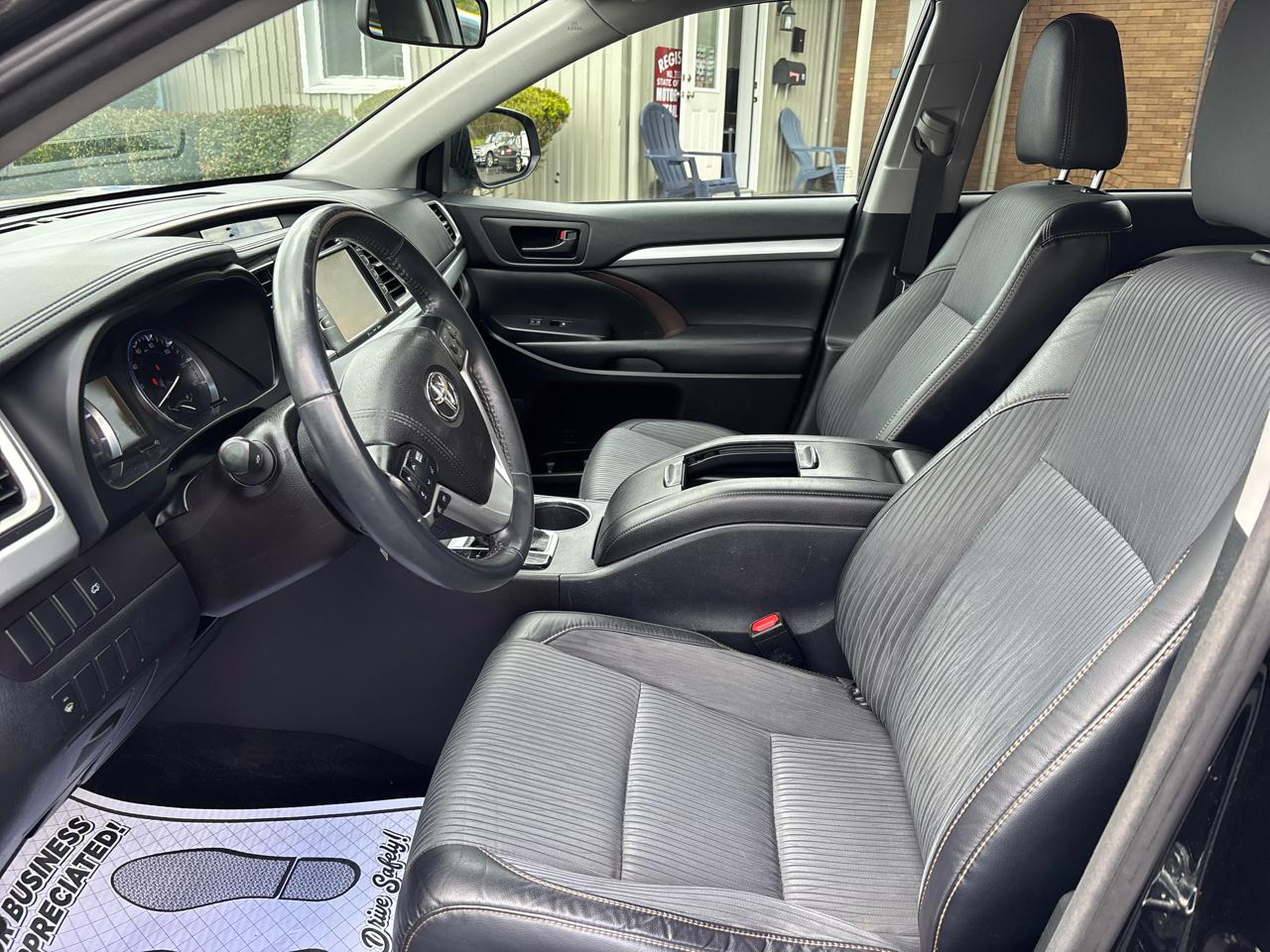 Toyota Highlander LE AWD V6 2016